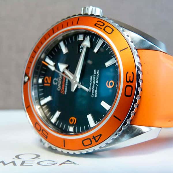 Dive into Luxury: Rolex Submariner vs. Omega Seamaster - Unveiling the Differences