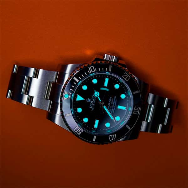 Dive into Luxury: Rolex Submariner vs. Omega Seamaster - Unveiling the Differences