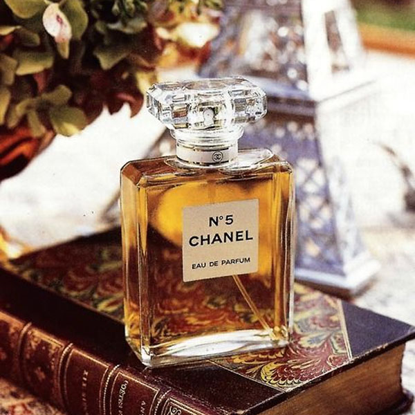 The Timeless Appeal of Iconic Scents and their Contemporary Twists