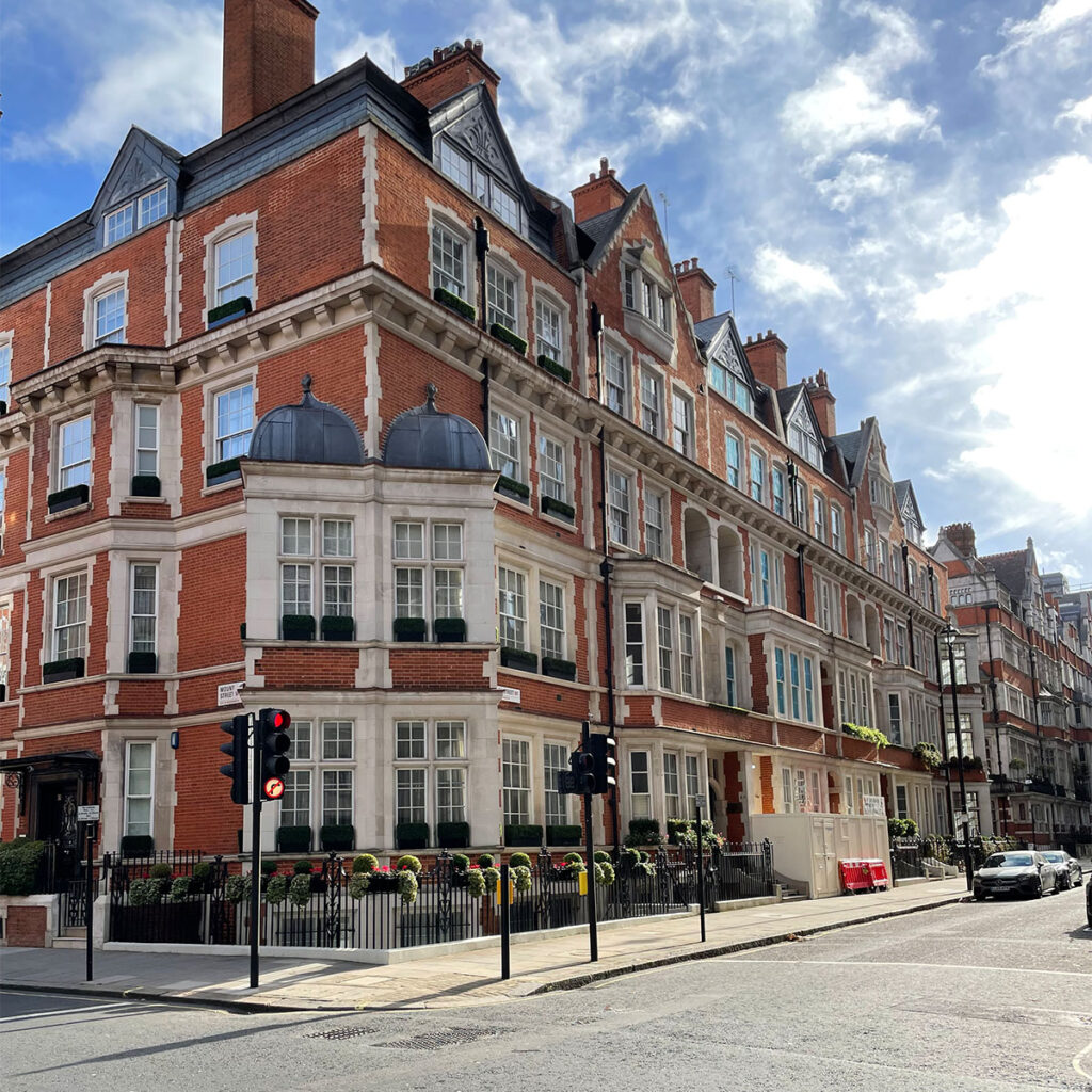 The Glamor of Mayfair: A Guide to Luxury Living in London