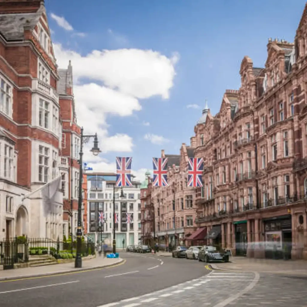 Mayfair nightlife, Members-only clubs, luxury entertainment