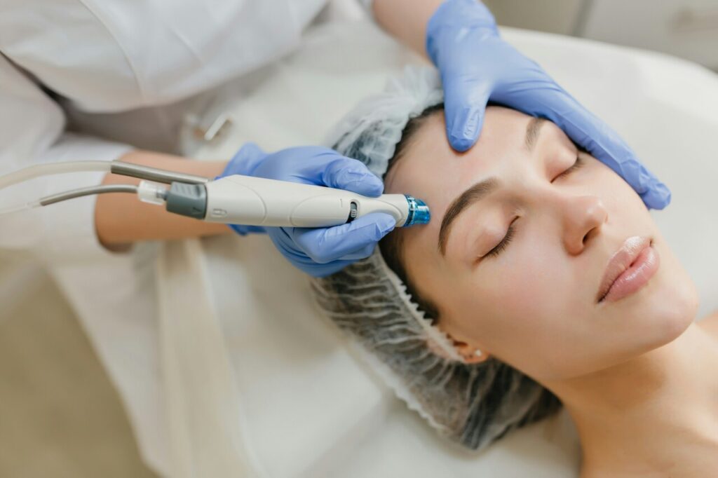 What to look for when choosing a dermatologist in London? look studio HtXyytr9304 unsplash