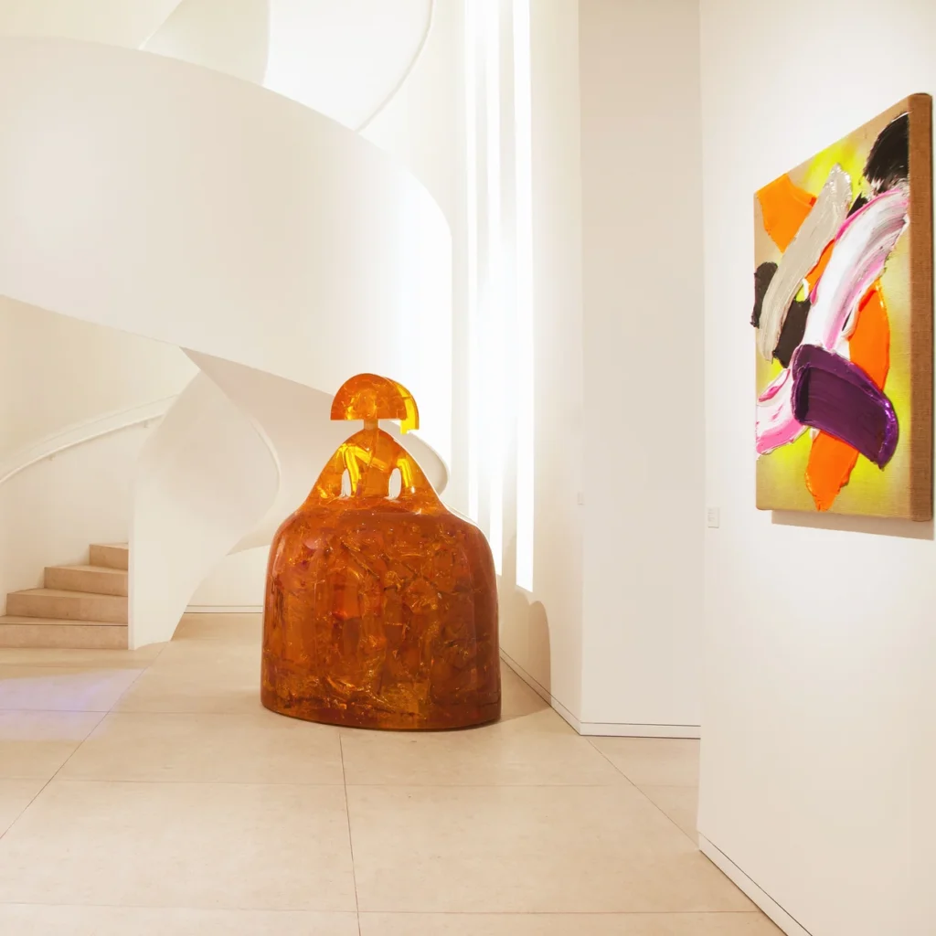 Sculpture displayed in the Opera Gallery interior, the modern and contemporary dealer in M Sculpture displayed in the Opera Gallery interior, the modern and contemporary dealer in Mayfair