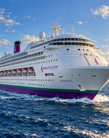From Mayfair to the Thames: Why Leaving London by Sea Feels Like a Luxury Again