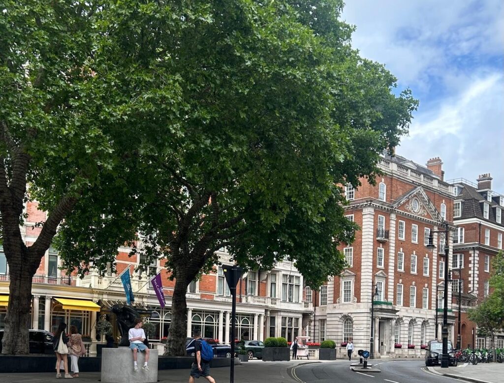 Why Mayfair's private members' clubs are losing ground to the top UK casino sites Mayfair House, the private members club building in Mayfair, London