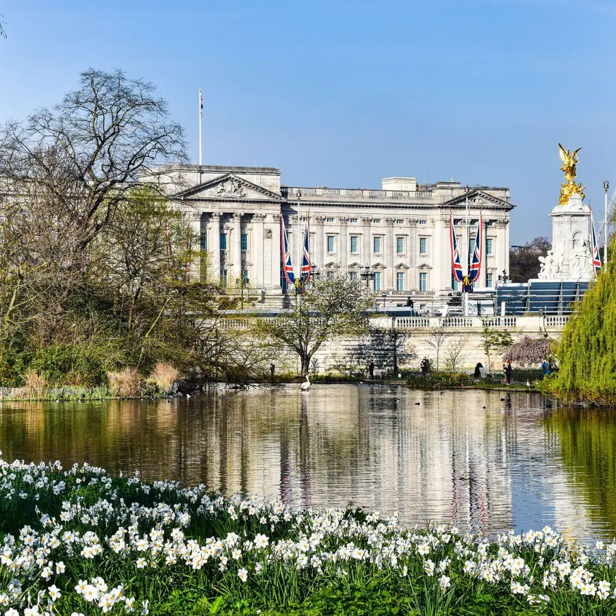 Best Areas to Look for Flats in London If You Want Access to Mayfair’s Lifestyle Scene Buckingham Palace seen across the lake in St James’s Park in spring, a short walk from Mayfair